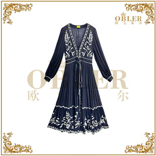 【欧宝莱尔】2025早春新款系带金丝刺绣v领连衣裙305-25367