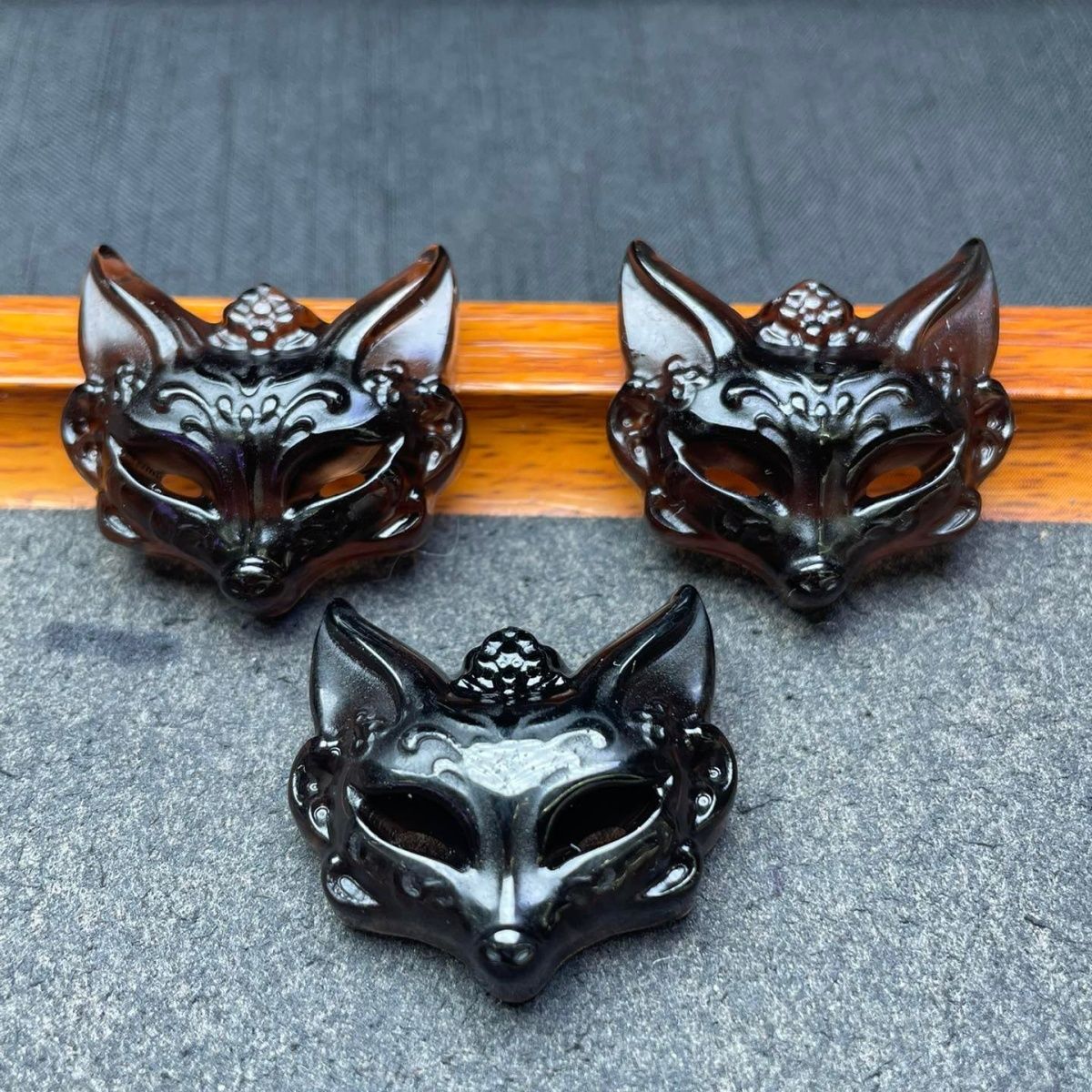 天然黑曜石狐狸面具冰种黑曜石