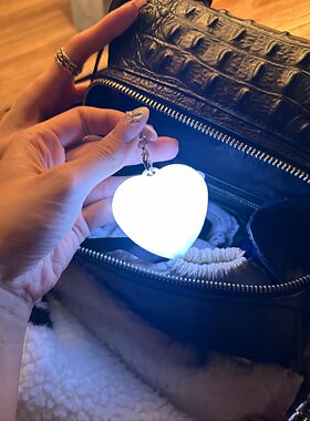 告别摸黑翻包！触摸感应灯包挂件