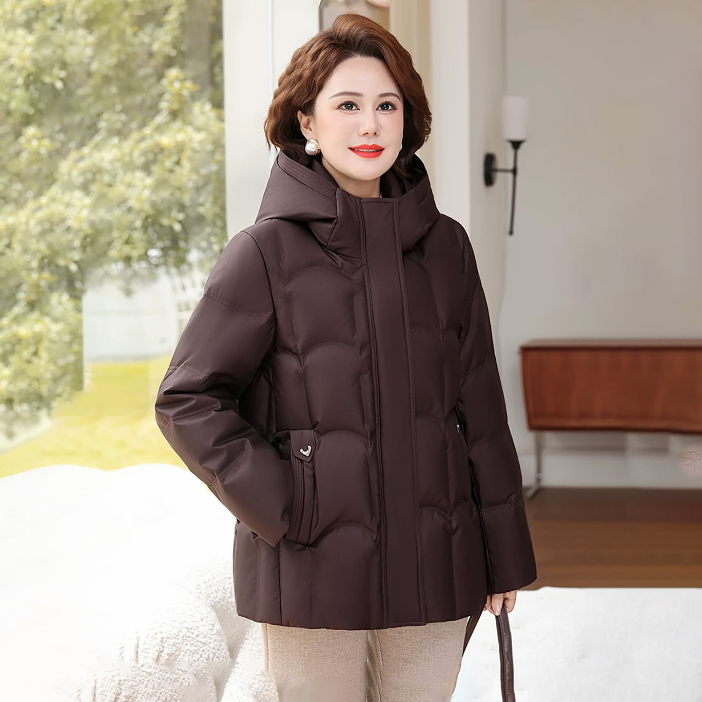 雪中飞中老年妈妈装连帽羽绒服