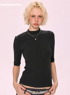 ARCHEDMOON 黑色小高领正肩中袖修身t恤内搭打底针织短款上衣女秋
