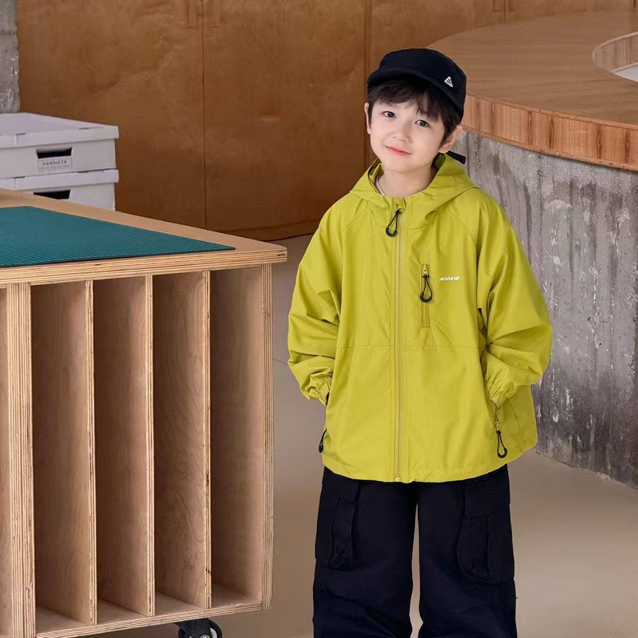 正品亲子男童冲锋衣外套2025春秋新款儿童休闲连帽上衣小男孩帅气