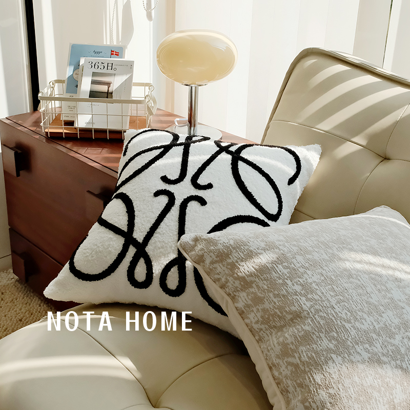 法式抱枕轻奢客厅沙n发靠枕女生睡觉毛绒靠垫柔软奶油风抱枕套含