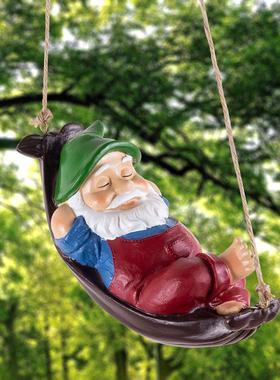 现货荡秋千吊床翘腿侏儒人雕像树脂吊件花园树林庭院秋千矮人挂件