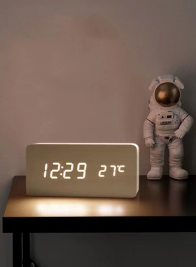 时钟办公室电脑桌面工位书桌电竞房间布置装饰品家居物