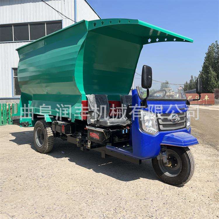 电动2方饲草投料机双侧出料螺旋撒料车柴油机秸秆粉碎搅拌喂草车