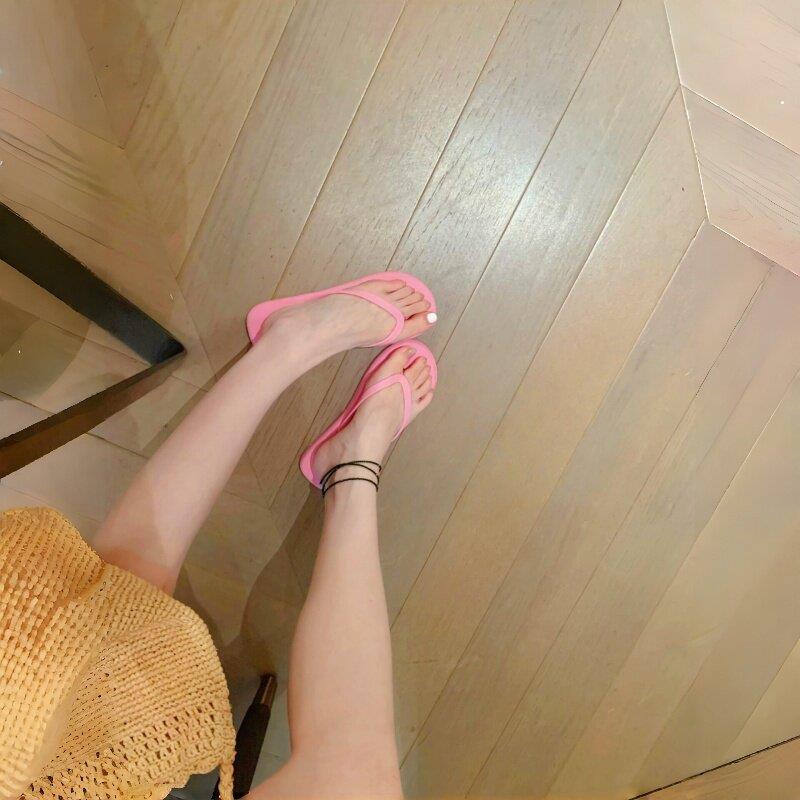 拖鞋多巴胺人字拖女外穿夏家居室内夹脚防滑配裙子旅游海边凉拖