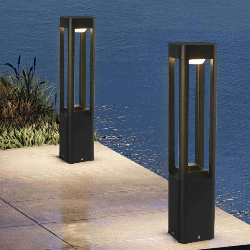 四柱太阳能户外防水草坪灯
