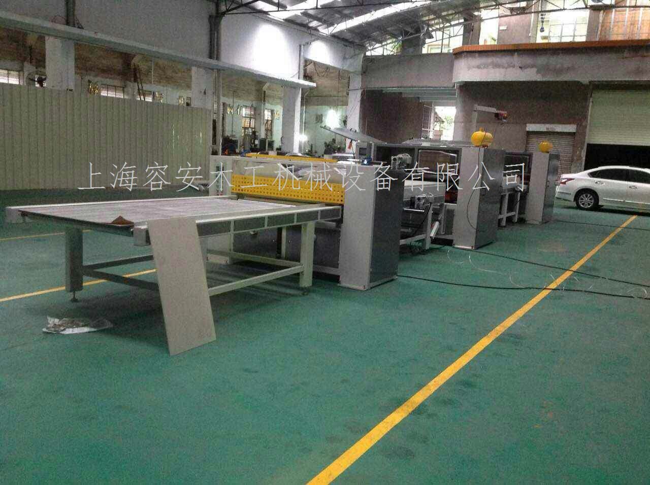 塑胶地板贴合机,塑料软地板三层自动复合机自动复合软地板的机械