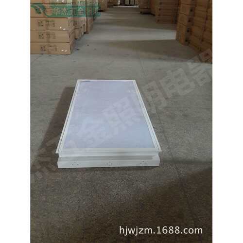 供应3*40wT8有机片胶片嵌入式格栅灯盘600*1200