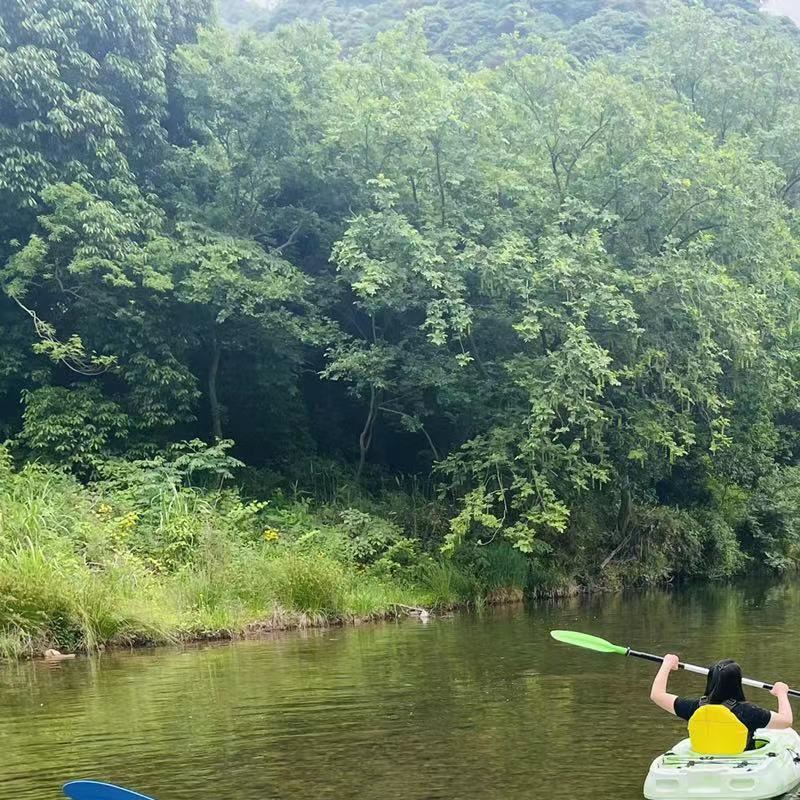 2米座舱式单人塑料皮划艇适合钓鱼和旅行