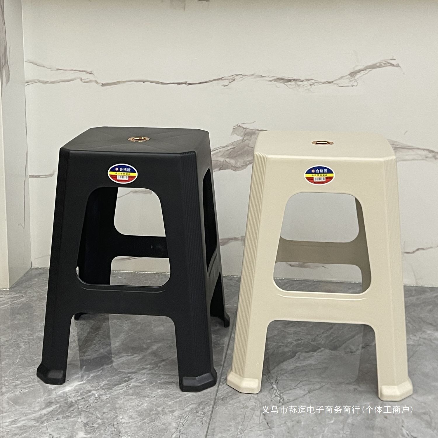 塑料凳子家用加厚胶板凳踩脚凳可叠放高款板凳简约客厅饭店餐桌椅
