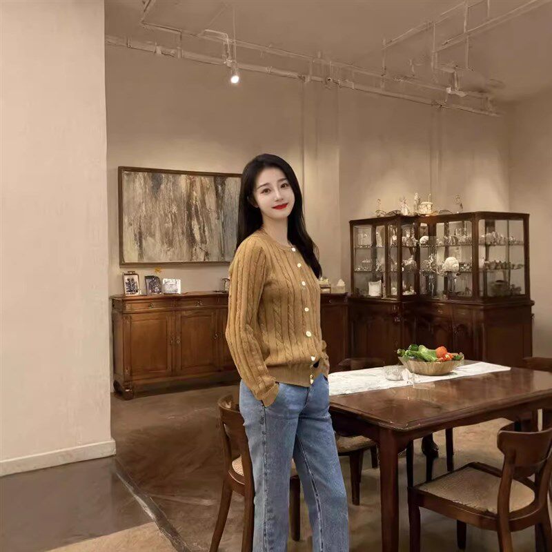 配裙子羊毛针织开衫女士春秋新款时尚百搭短款小个子外搭毛衣外套