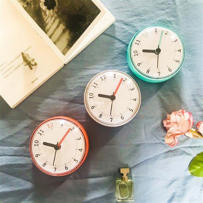 日韩浴室吸盘式静音电子防水挂钟厨房冰箱贴钟玻璃镜子