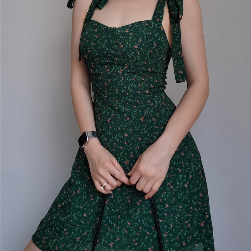 白的发光 法式绑带绿色碎花雪纺吊带连衣裙收腰显瘦V领度假小短裙