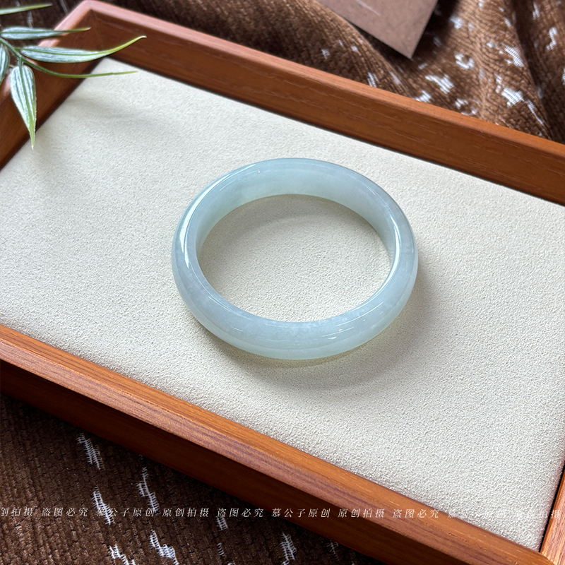 近3小时900+人加购过的翡翠手镯