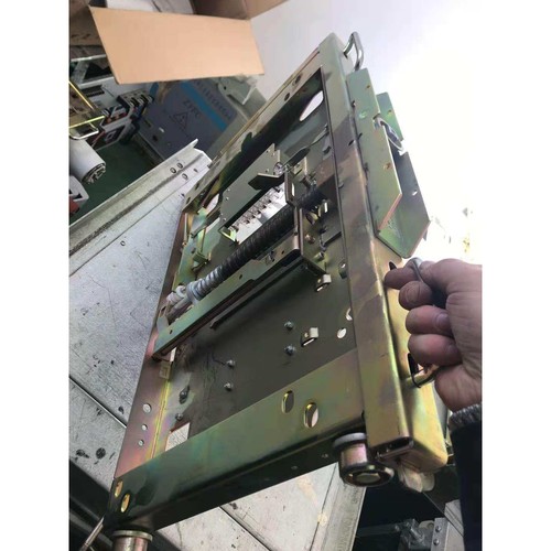 VS1-12 800 柜宽中置柜开关柜ZN63-12 真空断路器底盘车DPC-4-800