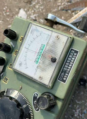 南京金川ZC29B-1型接地电阻测试仪，军绿色外壳，带原装皮议价