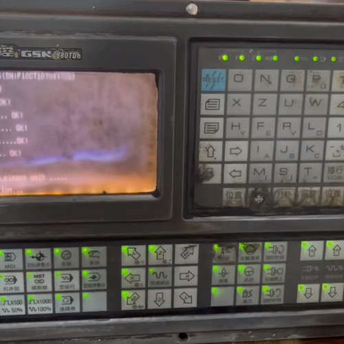 广州数控 GSK980TDb 数控屏控制器，通电能开机，其它议价