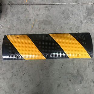 浙江台州三门宏桥减速带JSD010优质橡胶停车场设施