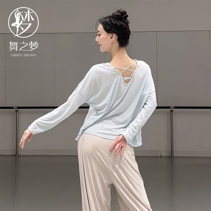 宽松显瘦飘逸演出服装设计感百搭