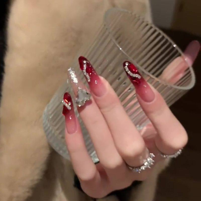 纯手工穿戴甲纯欲风气质新年显白爆闪美甲圣诞高级秋冬牛血红长款,彩妆/香水/美妆工具,美甲工具,淘宝优惠券,粉丝福利购,淘宝优惠卷