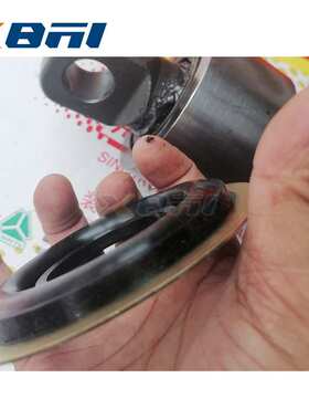 AZ9925522272-1 重汽汕德卡C7H C9H 豪沃TX7配件推力杆胶芯