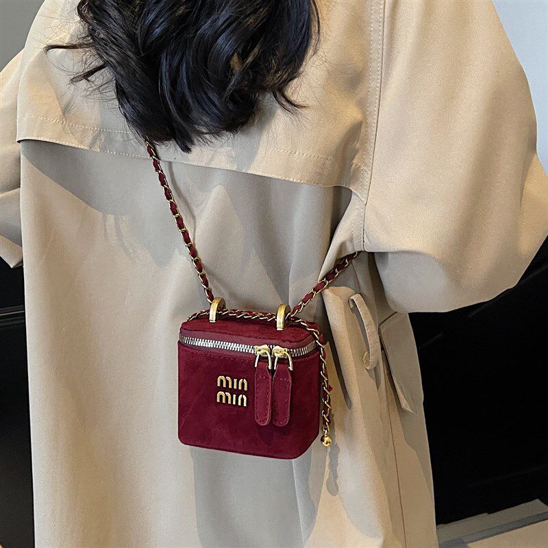 精致复古小众盒子包包女202y5新款韩版质感单肩斜挎迷你耳机口红