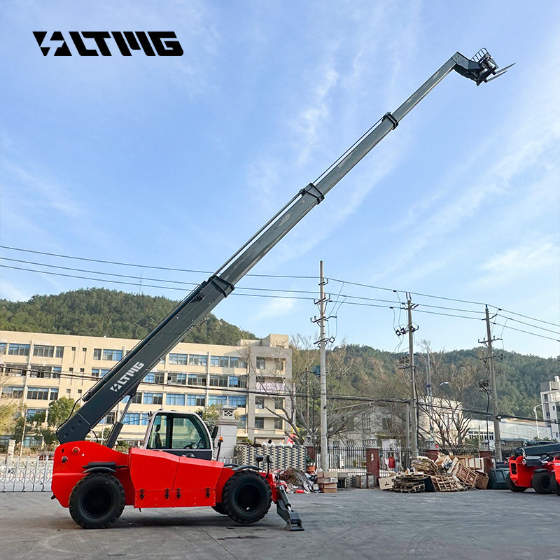 伸缩臂叉车17米越野4吨5吨18米伸缩臂高空作业飞臂吊内燃式叉车 - 实物图