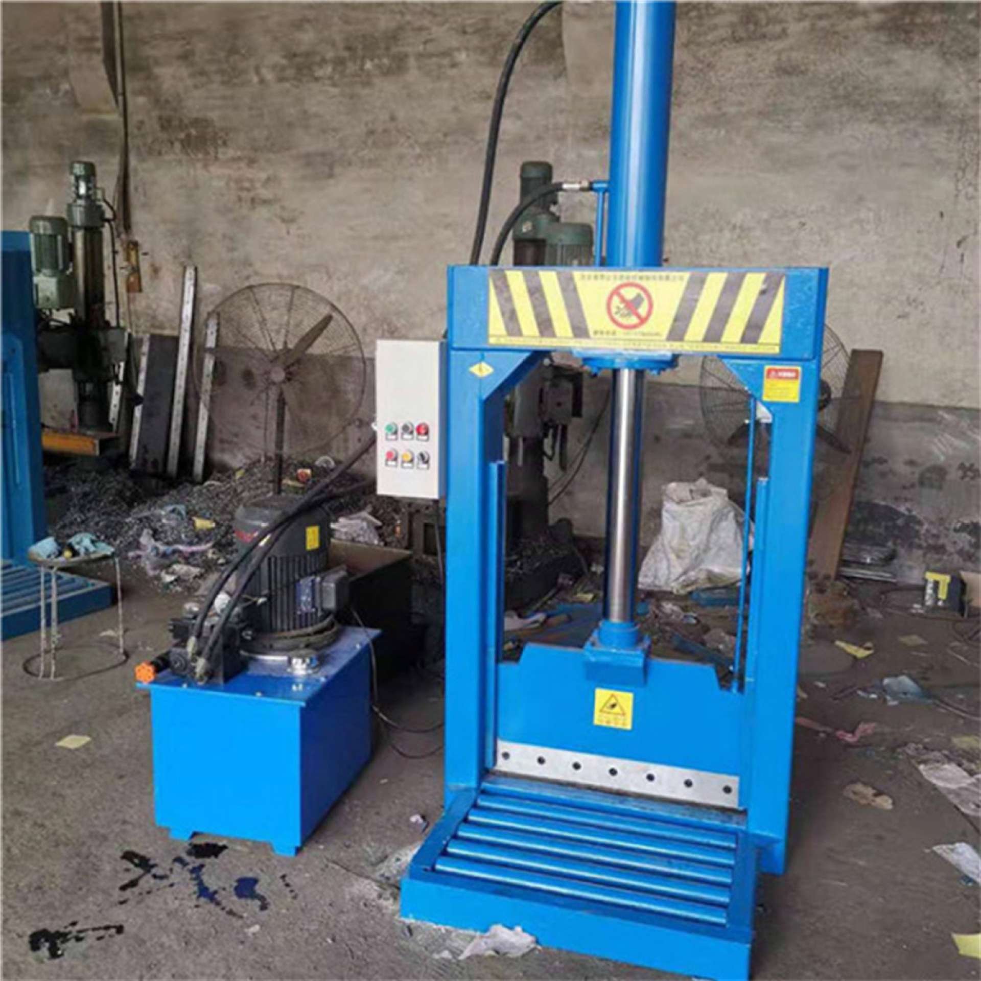 塑料大蓝桶龙门铡刀 大棚膜液压铡刀 吨袋液压铡刀