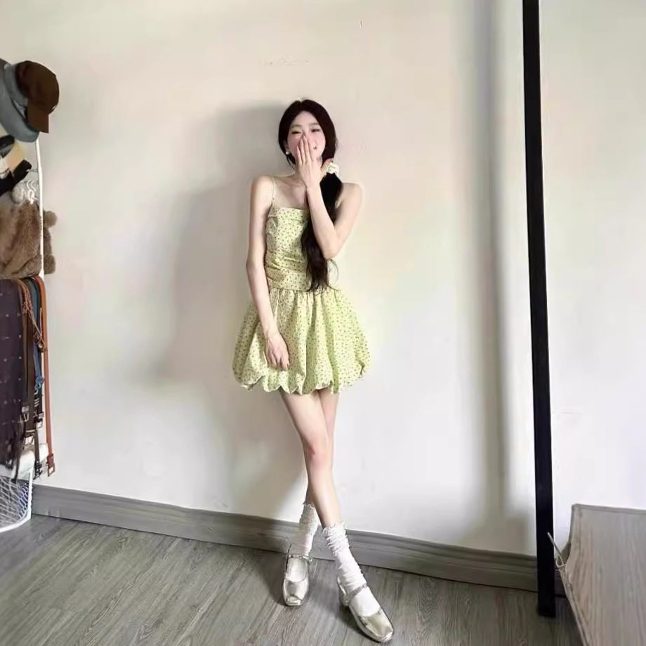 小个子绿色波点抹胸吊带连衣裙子女夏2025新款花苞收腰蓬蓬裙短裙