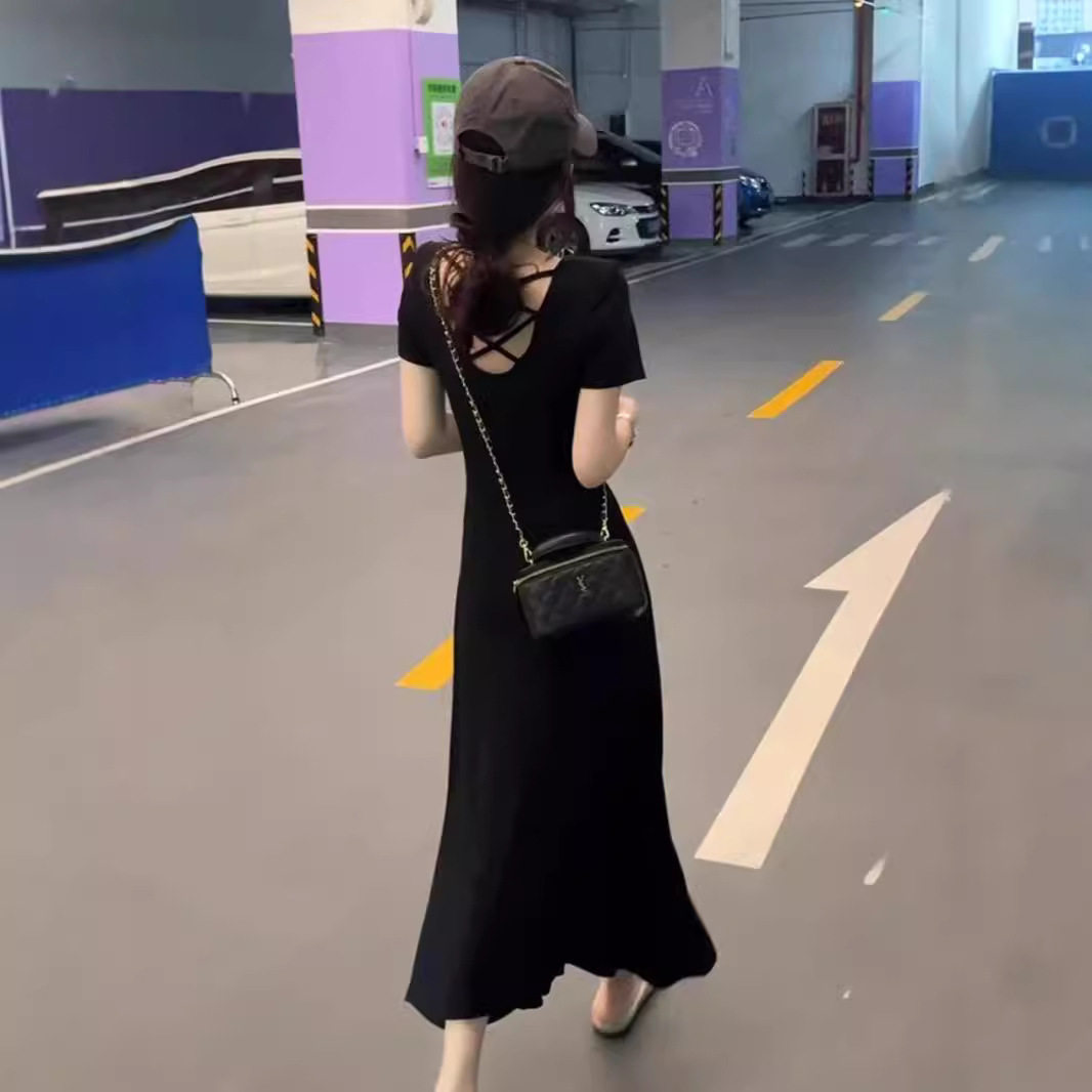 黑色短袖连衣裙女2025夏季新款镂空后背气质收腰显瘦中长款a字裙