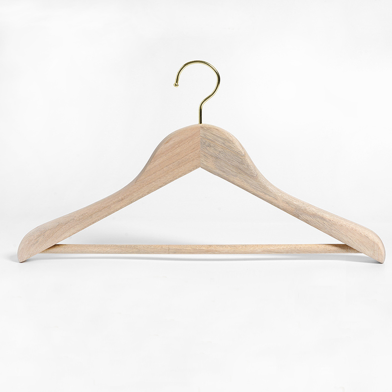 香樟木加厚大衣架家用酒店民宿衣柜适用挂衣宽肩无W痕防滑实木衣