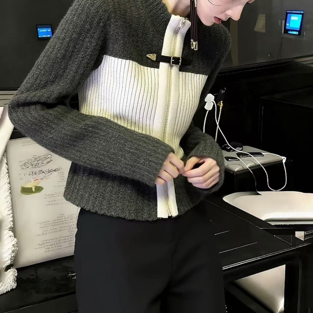 2025冬季绝美巨好看减龄时尚气质小众设计感穿搭撞色针织外套上衣