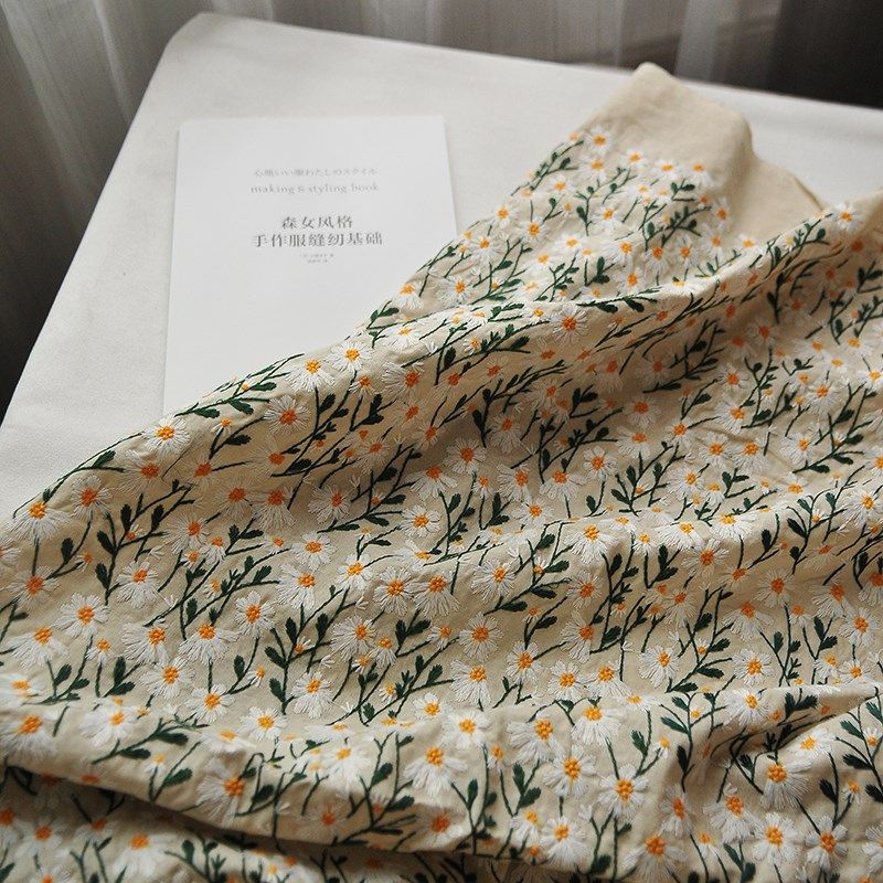 棉麻刺绣小雏菊碎花布料纯u棉田园风手工抱枕窗帘布刺绣布裙子面