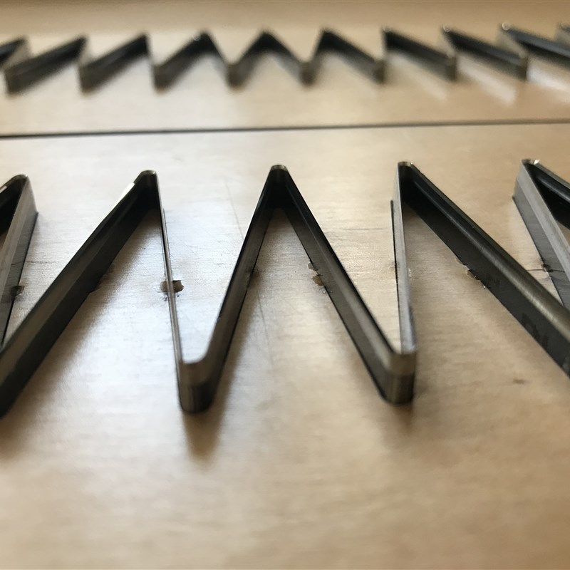 厂家定做激光刀模DIoY裁断机模具传动带工业皮带输送带齿刀/齿板