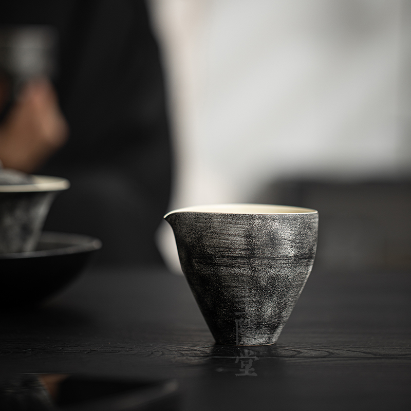 圭隐堂粉引侘寂风日式公道杯手工鎏银粗陶公杯P家用复古分茶器茶