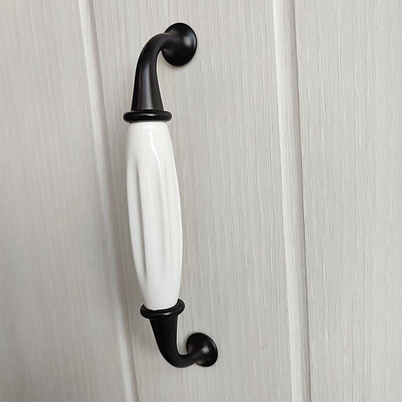 黑白陶瓷拉手抽屉橱柜门衣柜门单孔距欧式衣柜把手S白陶瓷128毫米