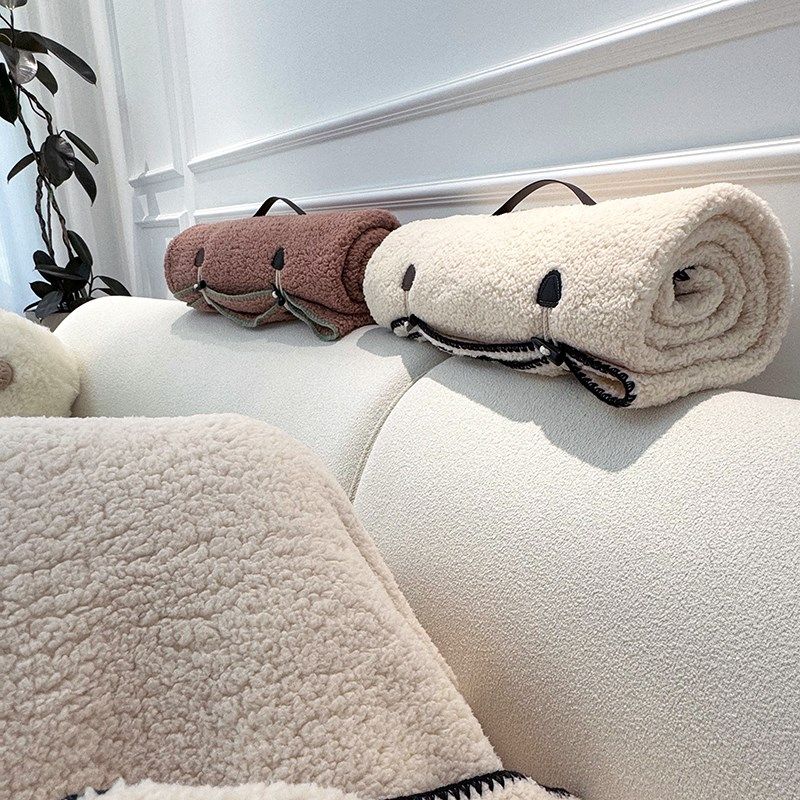 多功能轻奢手提盖毯o办公室午睡空调毛毯披肩车载抱枕被毯子两用