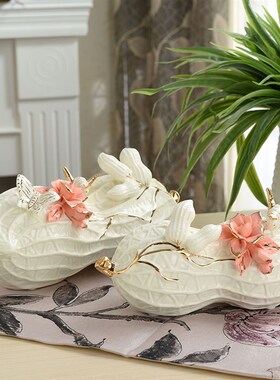 早生贵子陶瓷花生摆件家里工艺品摆设结婚礼物玄关酒柜电视柜创意