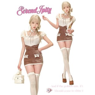 棕色包臀短裙 少女椰子 杏色针织上衣 焦糖布蕾 小披肩 甜品系