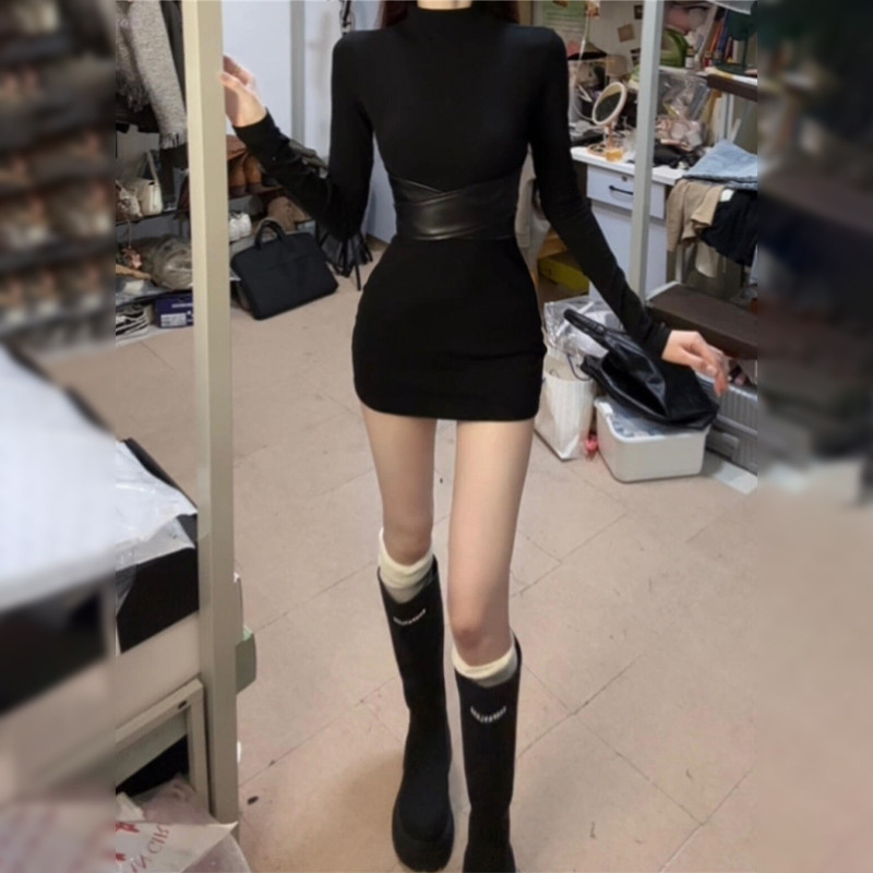 法式黑色长袖紧身连衣裙子女2025早秋季辣妹纯欲显瘦收腰包臀短裙