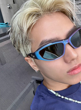 速发复古太男潮蹦迪神器个射紫太镭性科潮感配饰技人街拍