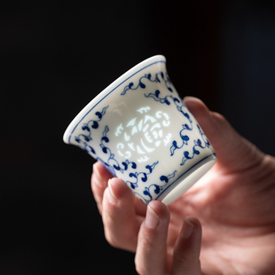 民间艺人手绘仿古青花瓷玲珑主人杯单杯景德镇陶瓷功夫茶杯品茗杯