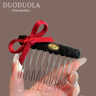 2026年新款红色蝴蝶结发梳复古字母金标侧边夹碎发整理倒插梳发饰