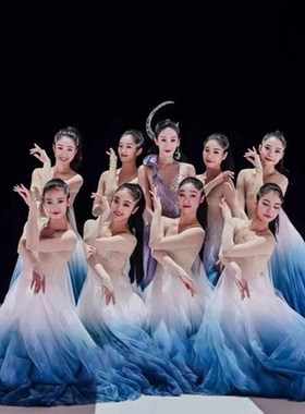 速发开场共大摆裙幻海望月舞月服孟庆旸逐蹈起舞舞创海月之夜