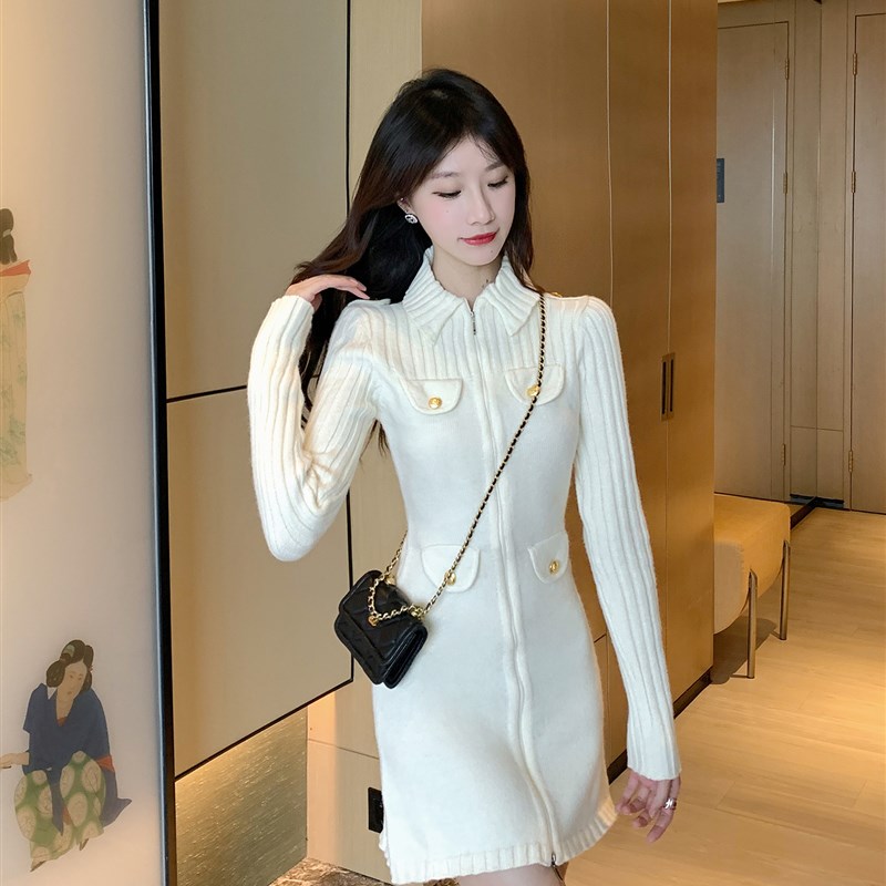 白色针织连衣裙2024新款女秋冬高级气质设计感修身显瘦内搭打底裙