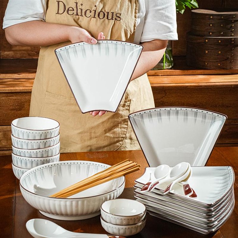 团圆拼盘餐具组合套装家用过年圆桌套盘年夜饭家庭聚餐陶瓷盘子碗