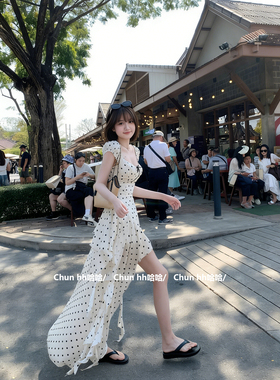 法式白色波点泡泡袖连衣裙女夏季收腰显瘦不规则旅游度假露背长裙