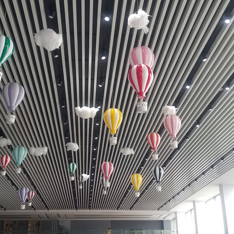 好货汽车4S店展厅顶部波浪彩带装饰热气球交车区汽车商场装饰顶部
